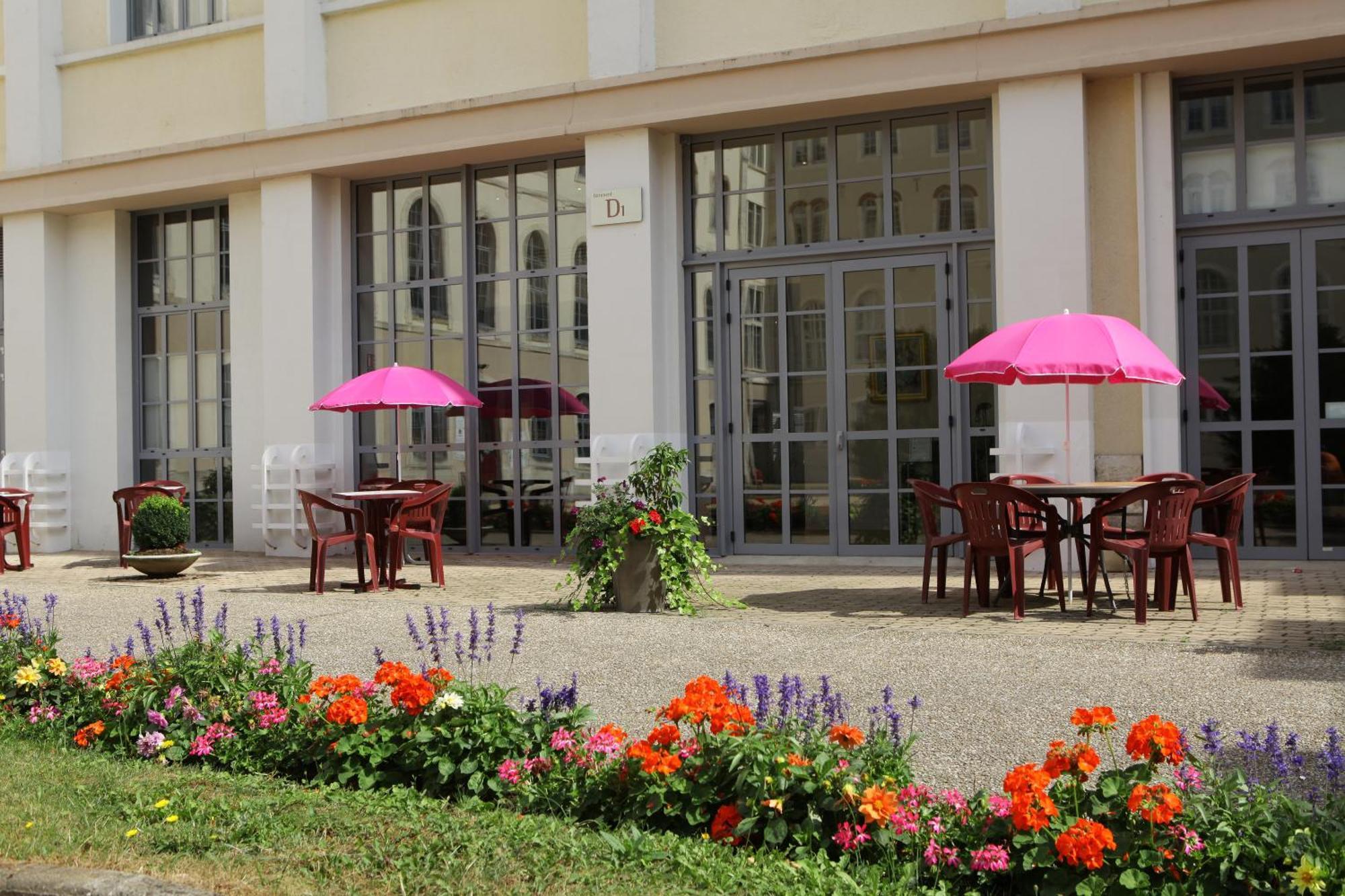 Best Western Plus Hotel Colbert Chateauroux Exterior photo